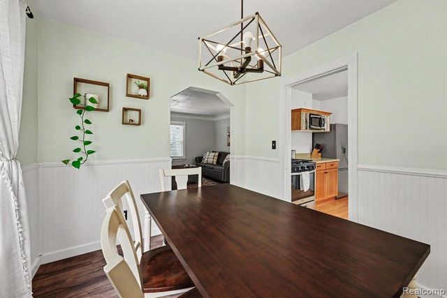 2904 Crooks Road, Royal Oak, MI 48073