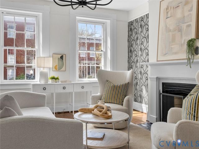 2206 E Broad St, Richmond, VA 23223