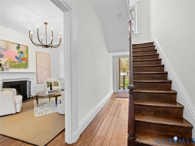 2206 E Broad St, Richmond, VA 23223