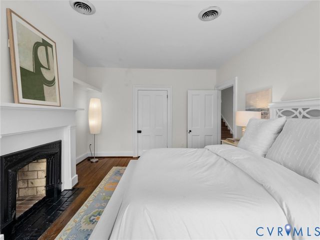 2206 E Broad St, Richmond, VA 23223