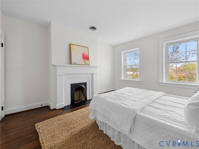 2206 E Broad St, Richmond, VA 23223