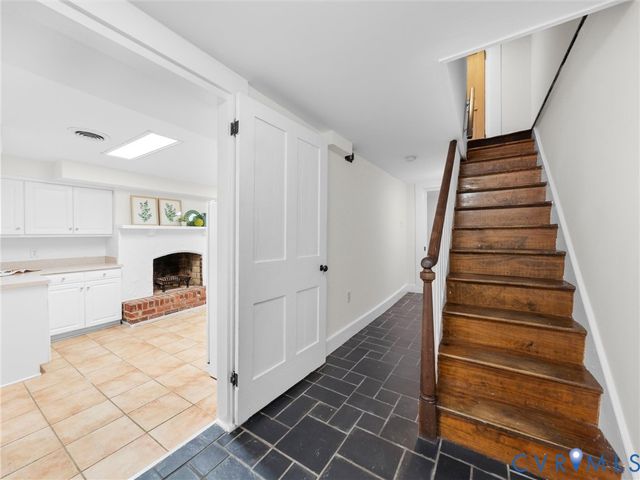 2206 E Broad St, Richmond, VA 23223