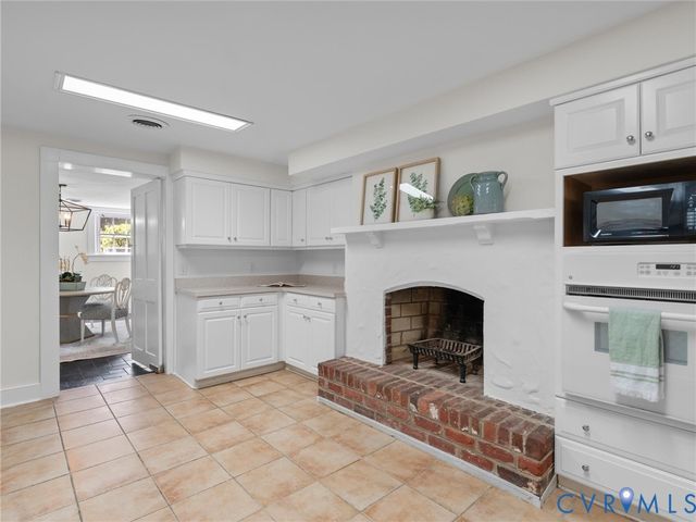 2206 E Broad St, Richmond, VA 23223