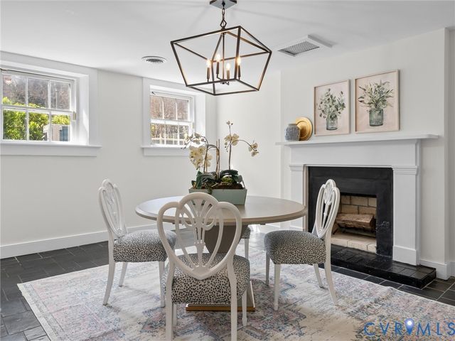 2206 E Broad St, Richmond, VA 23223