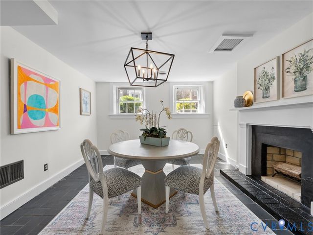 2206 E Broad St, Richmond, VA 23223