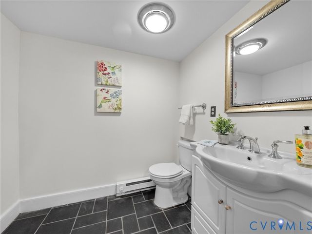 2206 E Broad St, Richmond, VA 23223