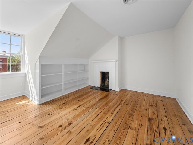 2206 E Broad St, Richmond, VA 23223