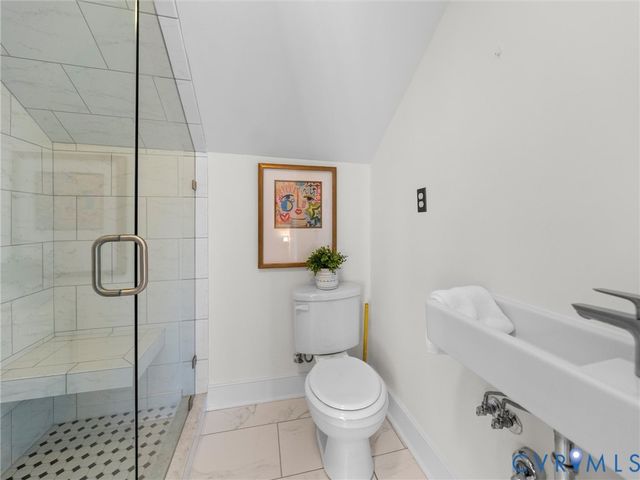 2206 E Broad St, Richmond, VA 23223