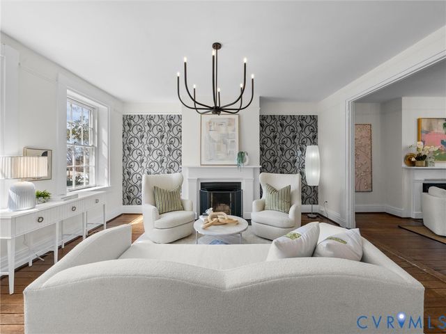 2206 E Broad St, Richmond, VA 23223