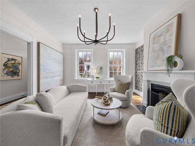 2206 E Broad St, Richmond, VA 23223