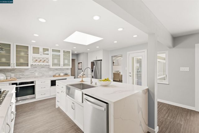 57 Lombardy Ln, Orinda, CA 94563