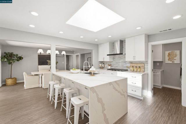 57 Lombardy Ln, Orinda, CA 94563