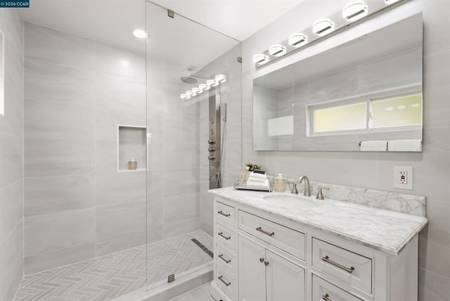 57 Lombardy Ln, Orinda, CA 94563