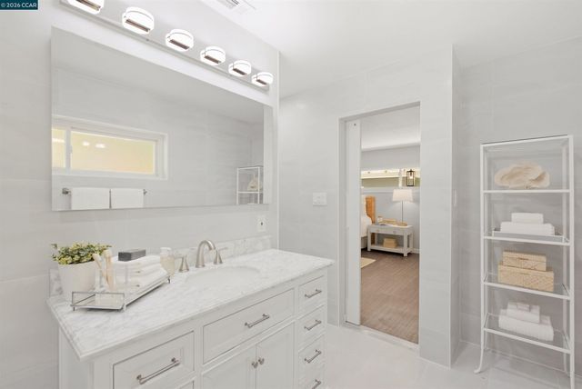 57 Lombardy Ln, Orinda, CA 94563