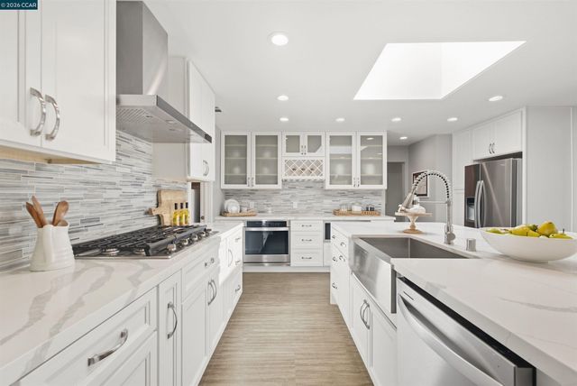 57 Lombardy Ln, Orinda, CA 94563