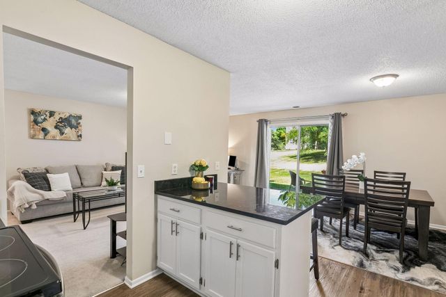 6260 Magda Drive B, Maple Grove, MN 55369