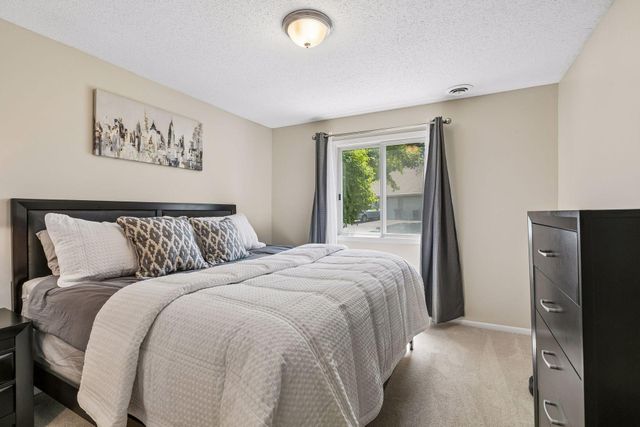 6260 Magda Drive B, Maple Grove, MN 55369
