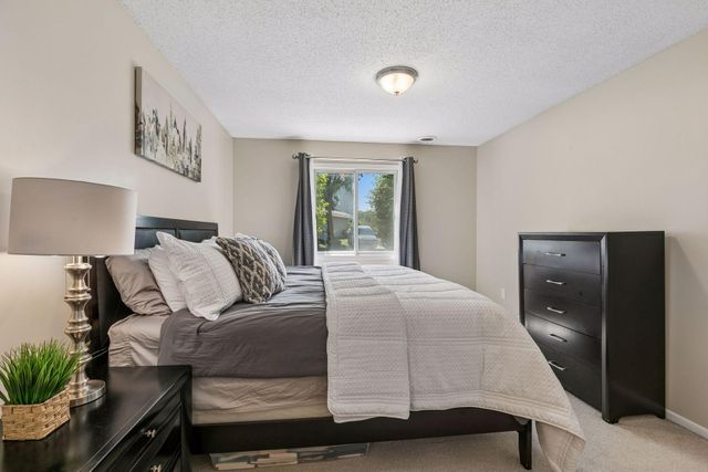 6260 Magda Drive B, Maple Grove, MN 55369