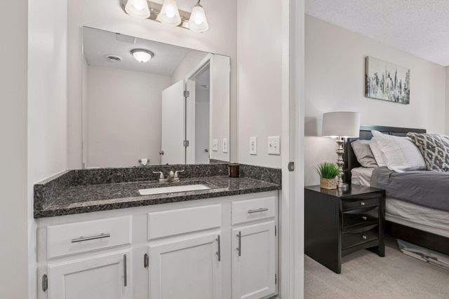 6260 Magda Drive B, Maple Grove, MN 55369