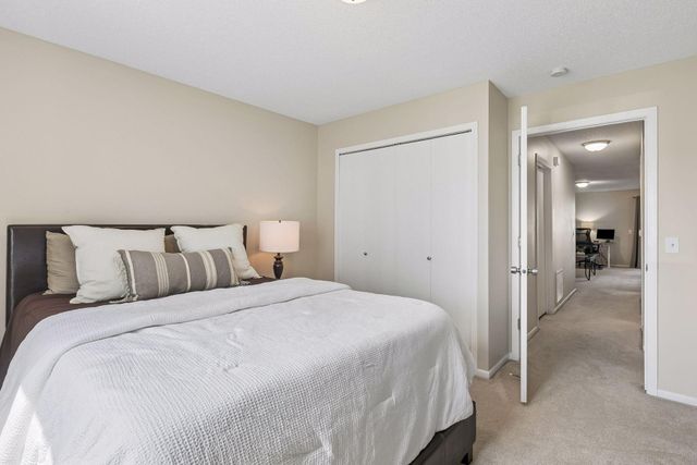 6260 Magda Drive B, Maple Grove, MN 55369