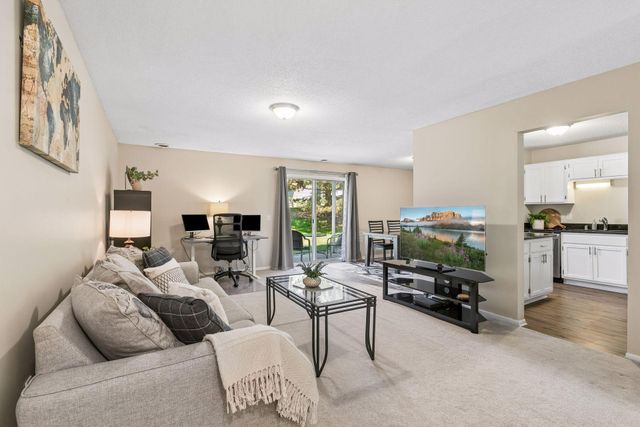 6260 Magda Drive B, Maple Grove, MN 55369