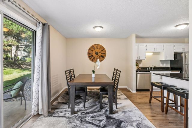 6260 Magda Drive B, Maple Grove, MN 55369