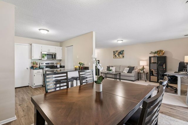 6260 Magda Drive B, Maple Grove, MN 55369
