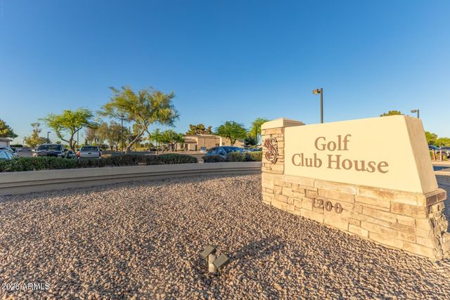 1362 E CHERRY HILLS Drive, Chandler, AZ 85249