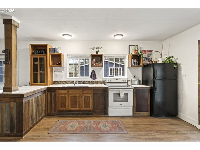 16024 LEONA Ln, La Pine, OR 97739