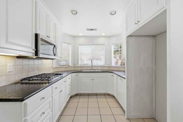 811 E Trinidad Avenue, Visalia, CA 93292