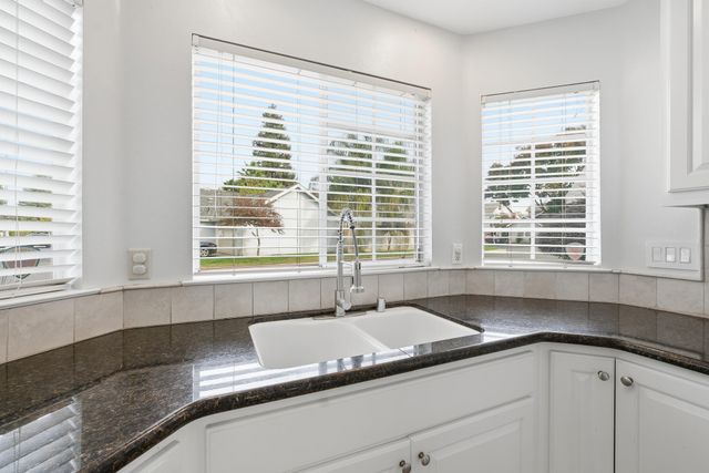 811 E Trinidad Avenue, Visalia, CA 93292