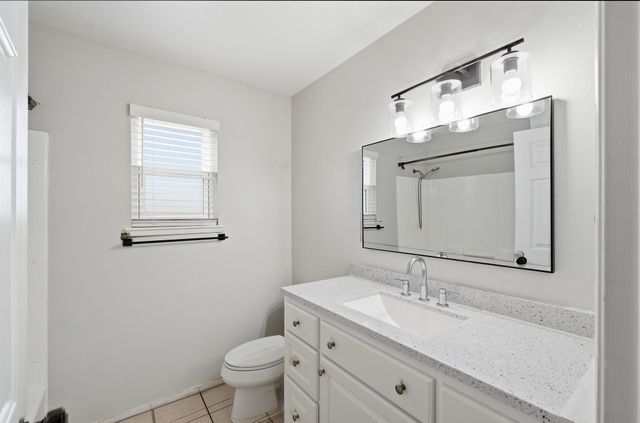 811 E Trinidad Avenue, Visalia, CA 93292