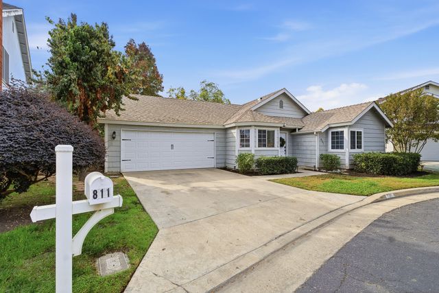 811 E Trinidad Avenue, Visalia, CA 93292