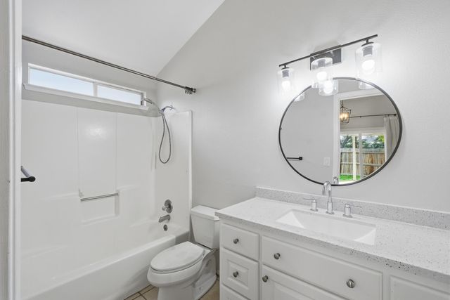 811 E Trinidad Avenue, Visalia, CA 93292