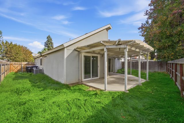 811 E Trinidad Avenue, Visalia, CA 93292