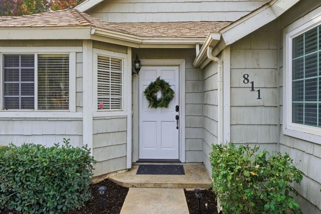 811 E Trinidad Avenue, Visalia, CA 93292