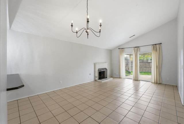 811 E Trinidad Avenue, Visalia, CA 93292