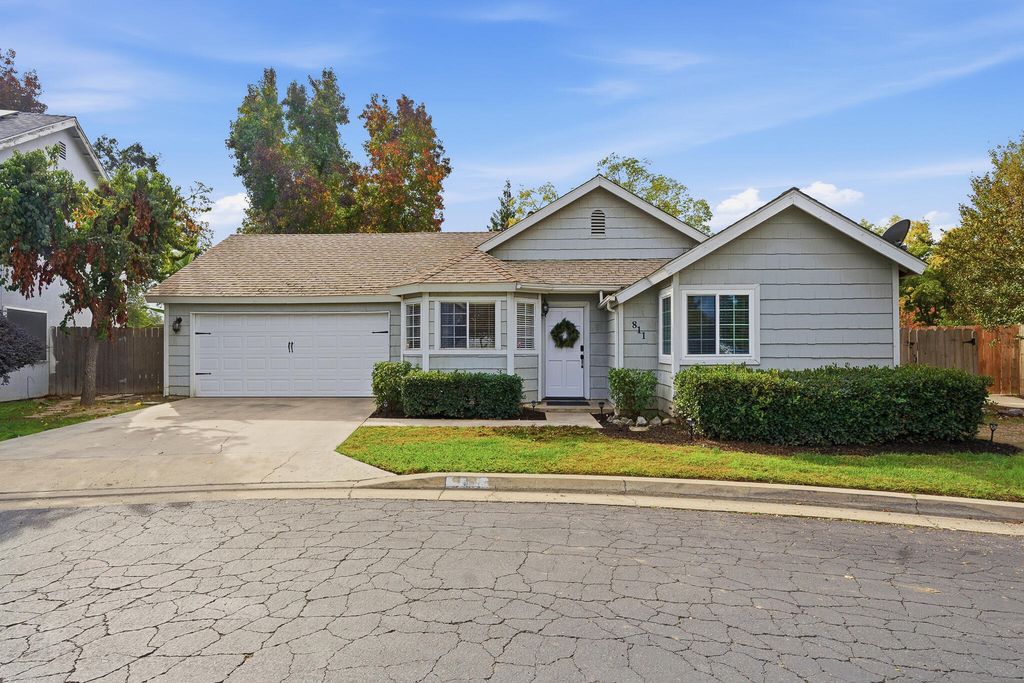 811 E Trinidad Avenue, Visalia, CA 93292