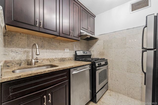 4140 Union Street 6R, Flushing, NY 11355
