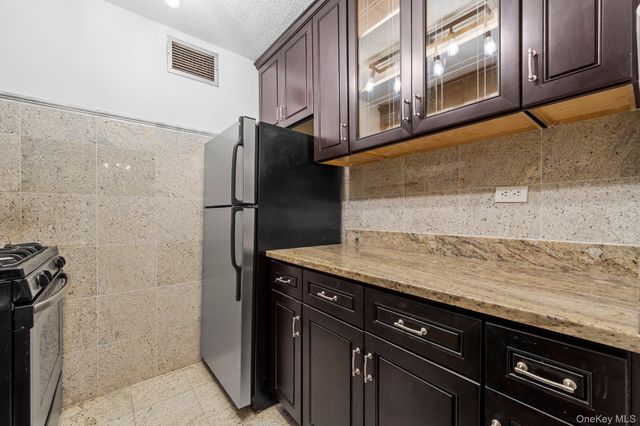4140 Union Street 6R, Flushing, NY 11355