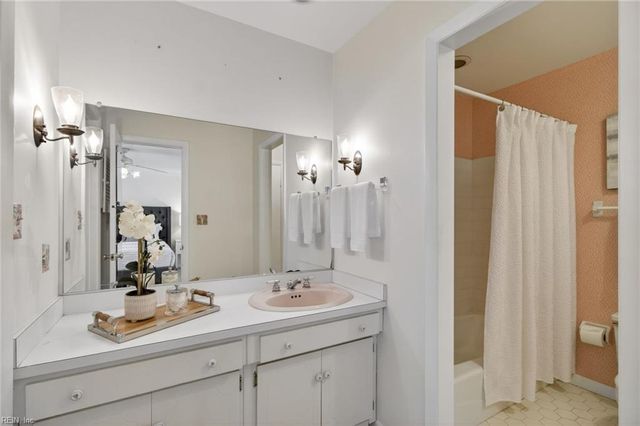 3925 Ocean Cut LN, Virginia Beach, VA 23451