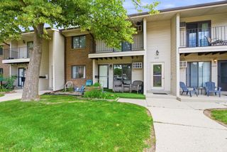 1646 S Carriage LANE #2, New Berlin, WI 53151