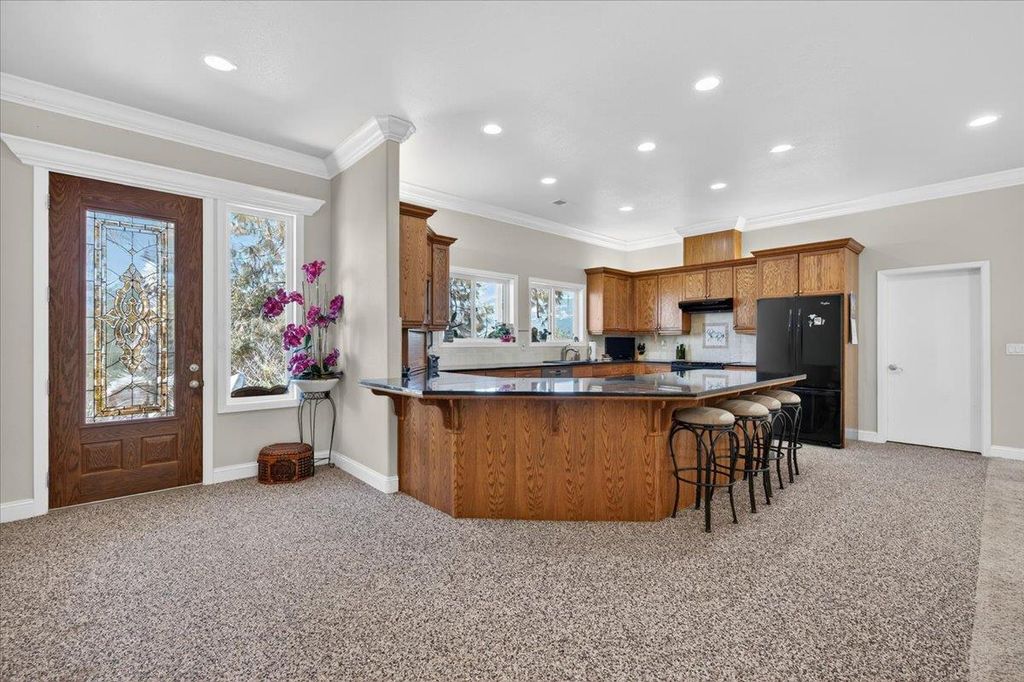 Image 10 of property listing at 28945 Bonneyview Road, Tollhouse, CA 93667