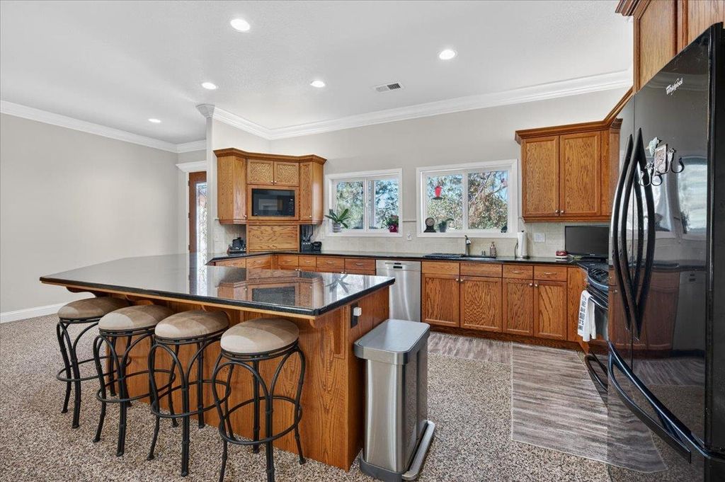Image 11 of property listing at 28945 Bonneyview Road, Tollhouse, CA 93667