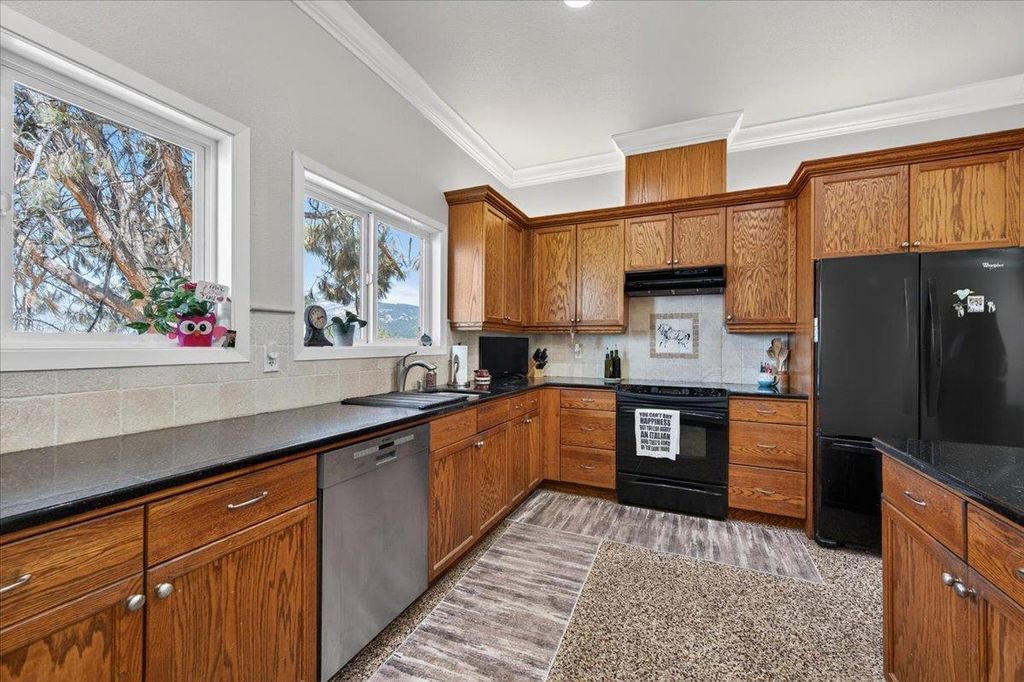 Image 14 of property listing at 28945 Bonneyview Road, Tollhouse, CA 93667