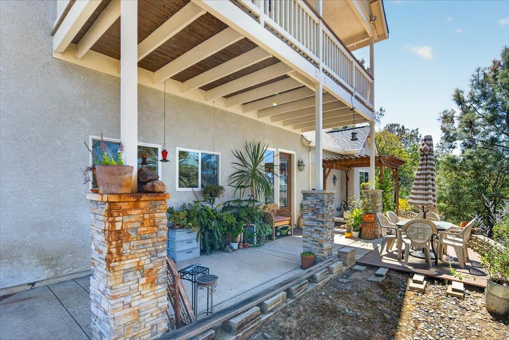 Image 4 of property listing at 28945 Bonneyview Road, Tollhouse, CA 93667