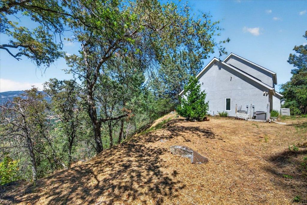 Image 49 of property listing at 28945 Bonneyview Road, Tollhouse, CA 93667