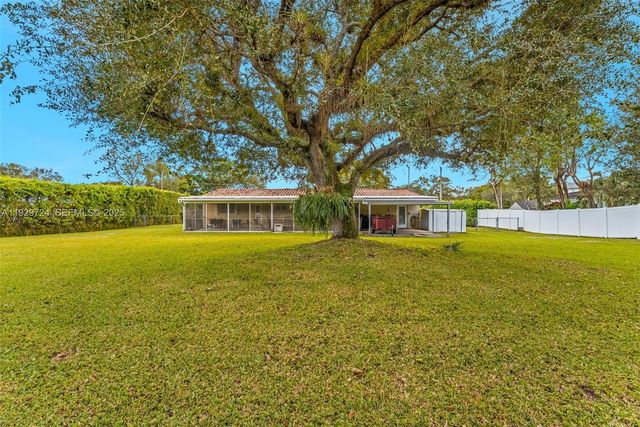 8345 SW 98th St, Miami, FL 33156