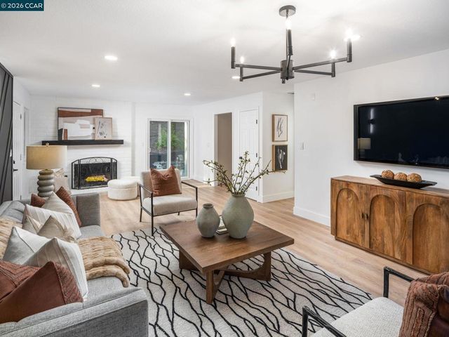 320 Miranda Ln, Alamo, CA 94507