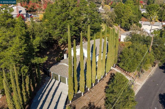 320 Miranda Ln, Alamo, CA 94507